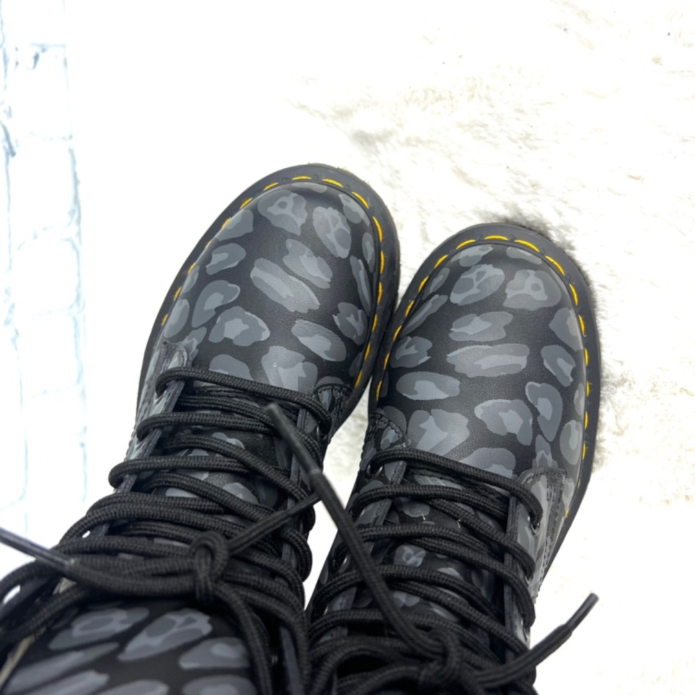 🚫SOLD!🚫NWOT |•DR. MARTENS•| JADON Black & Grey Cheetah Print Boots - Picture 4 of 15